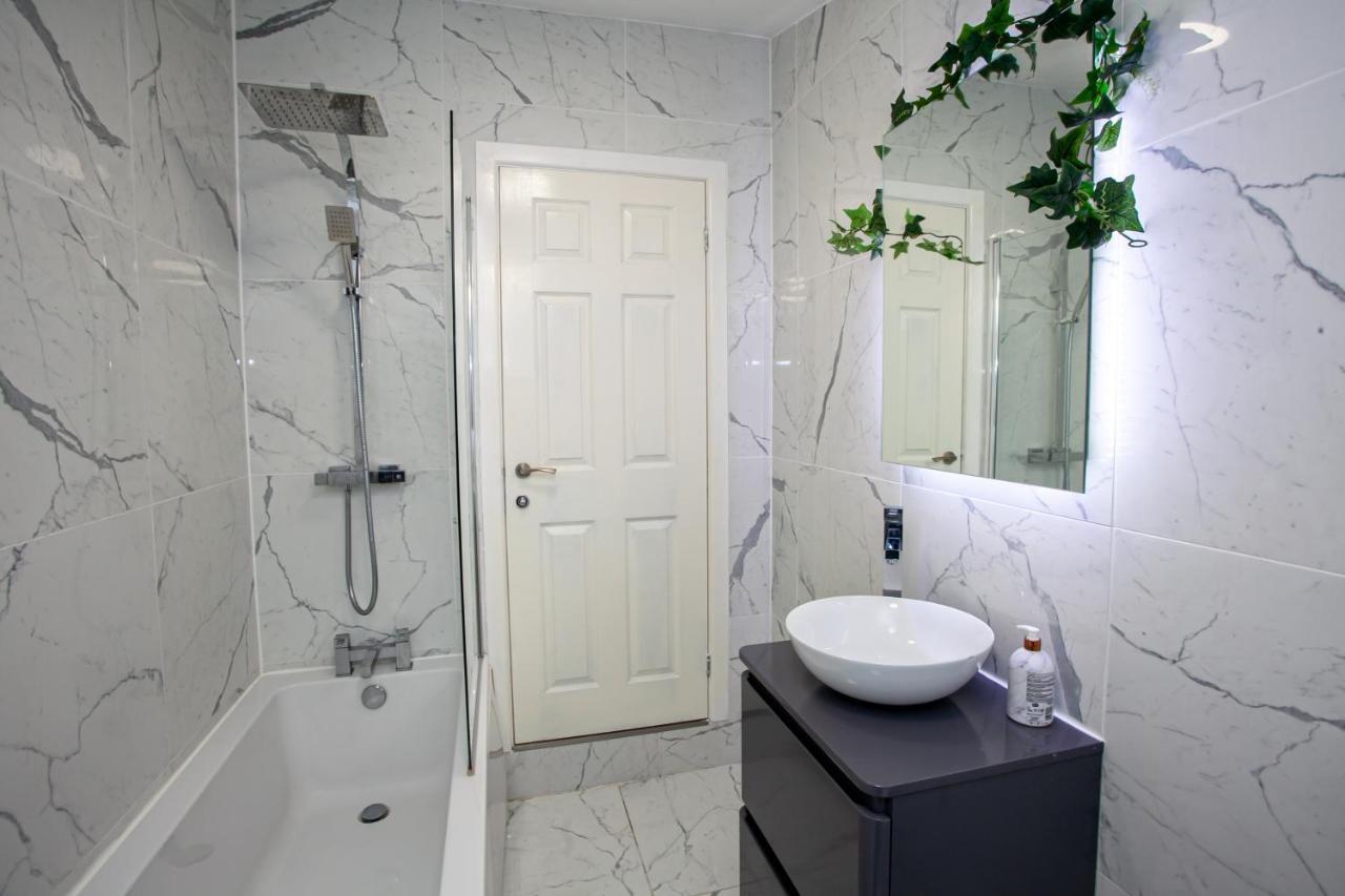 The Safari House - Your Ultimate Relaxation Destination Manchester Exteriér fotografie